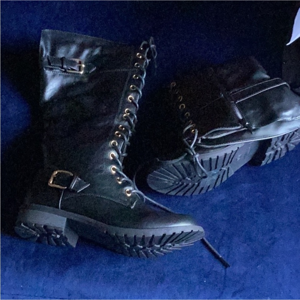 Stylish Black Lace-Up Women's Boots